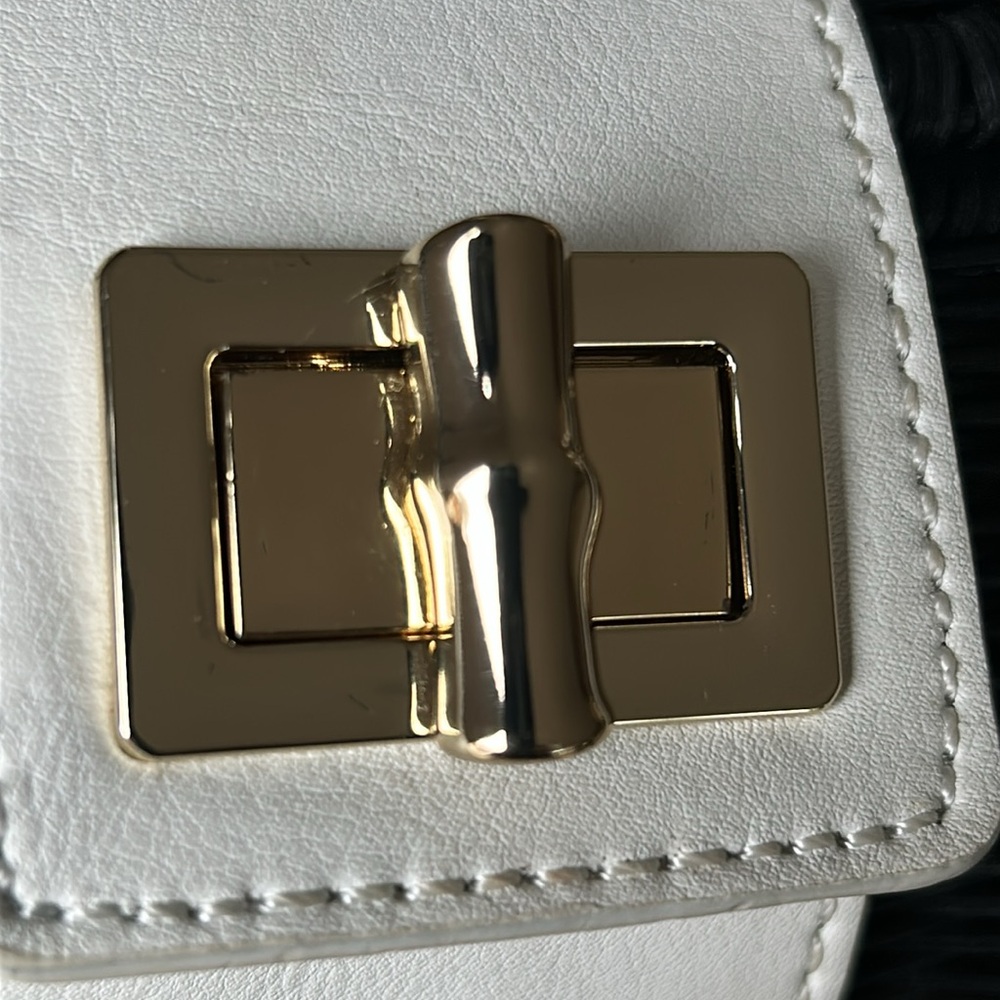 CLUTCH Black Rattan & Ivory Leather with Detachable Goldtone chain Lined EUC - Picture 13 of 14